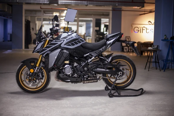 SUZUKİ - GSX-S1000 İle Uyumlu Kaydırmaz 6D Karbon 40 Parça Tank Pad Seti GC81 - Resim 2