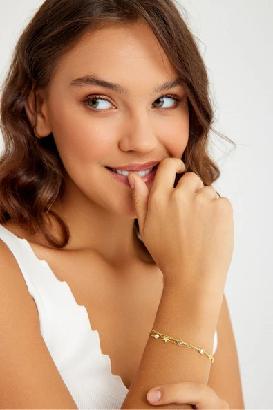 ANDA 925 Ayar Gümüş Altın Kaplamalı Zirkon Taşlı Yıldız Modeli Kadın Bileklik ürün görseli