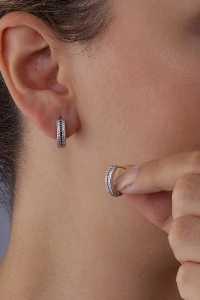 Gümüş Pazarım Siyah Taş Geçişli 3 Sıra Yarım Tur Gümüş Kadın Küpe - Resim 3