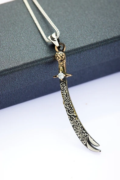 ANDA 925 Ayar Gümüş Zülfikar Kolye Zülfikar Kılıç Hz. Ali Zirkon Taşlı Kolye ürün görseli