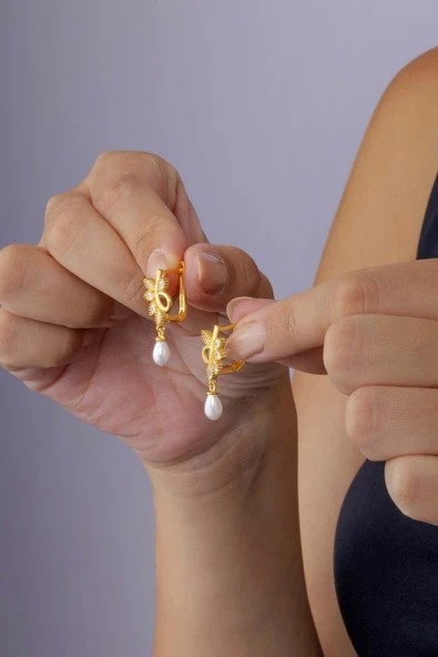 Gümüş Pazarım Kelebek Model İnci Taneli Altın Kaplama Gümüş Kadın Küpe - Resim 2