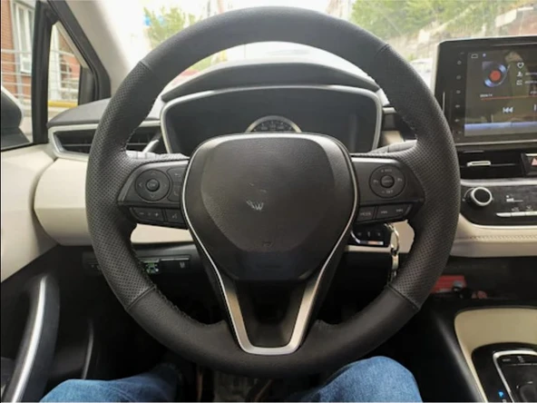 Toyota Corolla 2020-2024 Araca Özel Direksiyon Kılıfı Nokta Düz Siyah ip ürün görseli