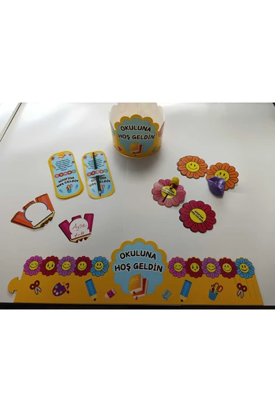 OKULUNA / SINIFINA HOŞ GELDİN ÖĞRENCİ TACI VE HEDİYE KARTI SETİ(5 PARÇA) 8'Lİ 03 - 2