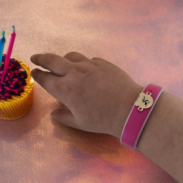Harfe Özel 14 Ayar Altın Plakalı Ayıcık Motifli Doğal Pembe Derili Hediye Bileklik-458 - Resim 2