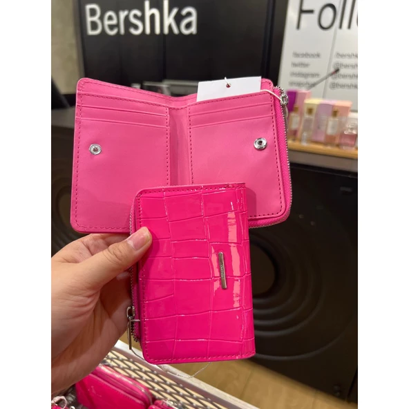 Bershka Kabartmalı desenli suni rugan yüzeyli cüzdan ürün görseli