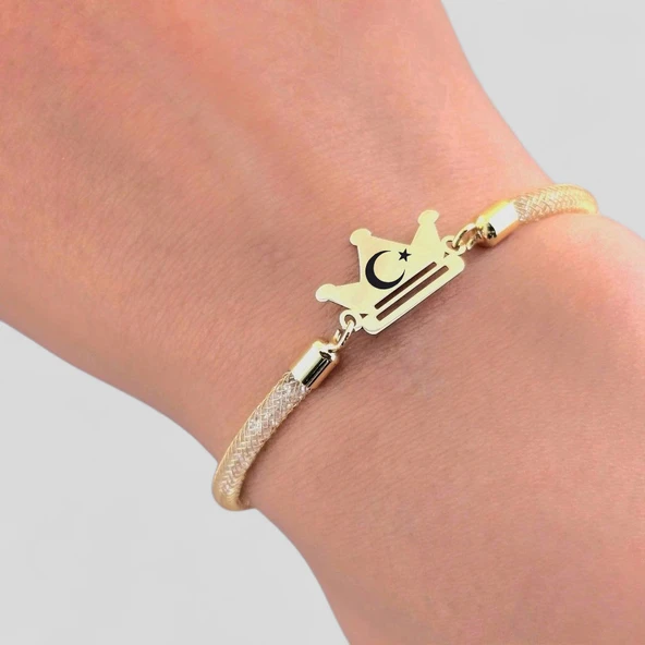 Sembole Özel Hasır Kordonlu 14 Ayar Altın Plakalı Taç Figürlü Hediye Bileklik-464 - Resim 3