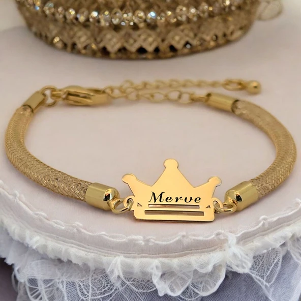 İsme Özel Taç Figürlü Hasır Kordonlu 14 Ayar Altın Plakalı Hediye Bileklik-464 ürün görseli