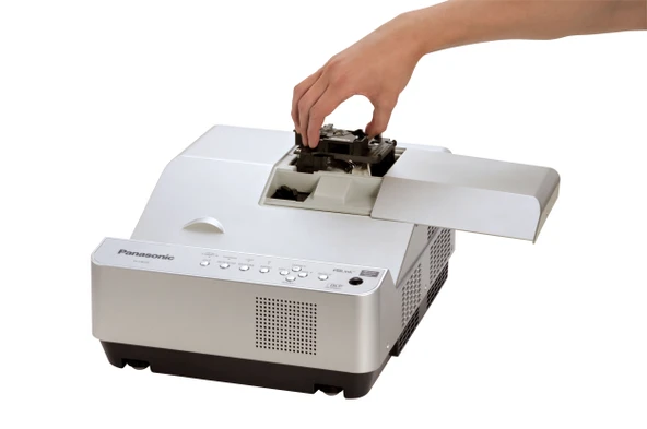 PANASONIC PROJEKSİYON CİHAZI PT-CW230 MODEL AKILLI TAHTA PROJEKSİYONU HDM LI VGA LI KISA MESAFE SINIF PROJEKTÖRÜ 2500 LÜMEN 3000 SAAT 720P GÖRÜNTÜ (YENİLENMİŞ ÜRÜN) - Resim 4