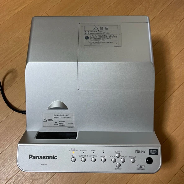 PANASONIC PROJEKSİYON CİHAZI PT-CW230 MODEL AKILLI TAHTA PROJEKSİYONU HDM LI VGA LI KISA MESAFE SINIF PROJEKTÖRÜ 2500 LÜMEN 3000 SAAT 720P GÖRÜNTÜ (YENİLENMİŞ ÜRÜN) - Resim 2