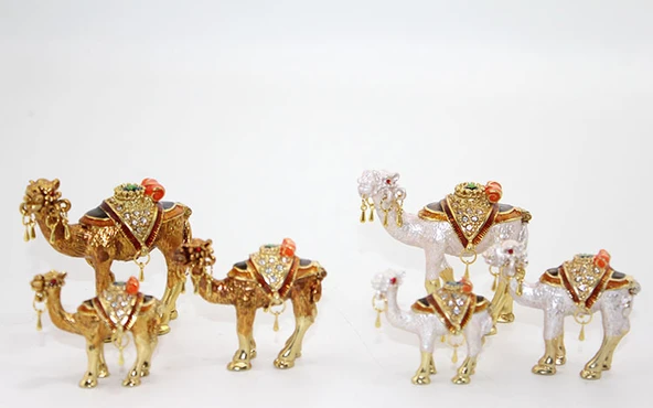 Swarovski Taşlı 3'lü Deve Figürü Model 3 ürün görseli