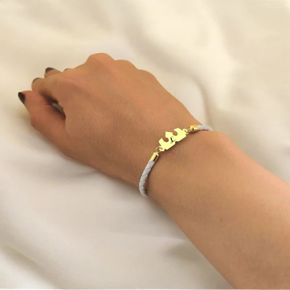 Harfe Özel 14 Ayar Altın Plakalı Taç Motifli Doğal Beyaz Derili Hediye Bileklik-465 - Resim 3