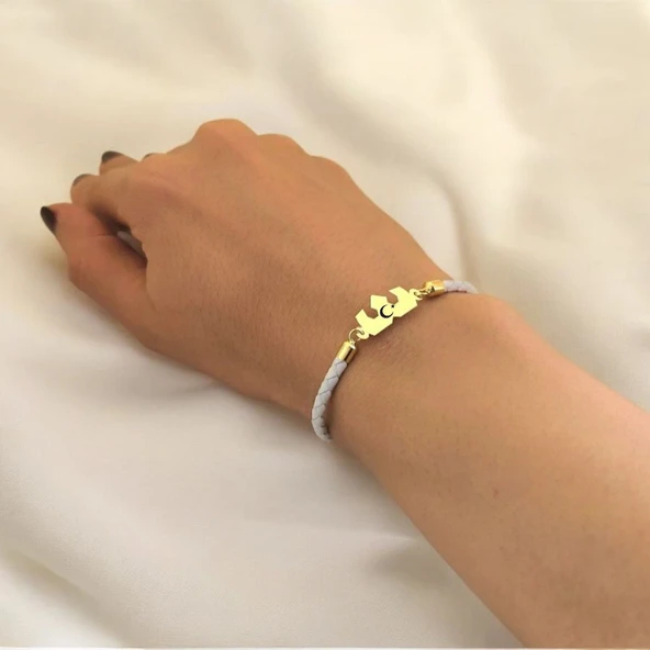 Sembole Özel Doğal Beyaz Derili 14 Ayar Altın Plakalı Taç Motifli Hediye Bileklik-465 - Resim 3