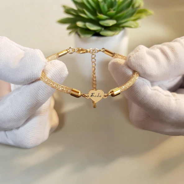 İsme Özel Kalp Figürlü Hasır Kordonlu 14 Ayar Altın Plakalı Hediye Bileklik-474 ürün görseli