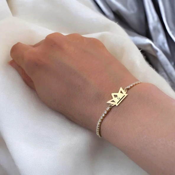 Harfe Özel Zincirli 14 Ayar Altın Plakalı Taç Motifli Beyaz Taş Desenli Hediye Bileklik-471 - Resim 2