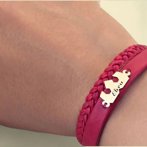 İsme Özel Taç Figürlü Koyu Kırmızı Derili 14 Ayar Altın Plakalı Hediye Bileklik-470 - Resim 3