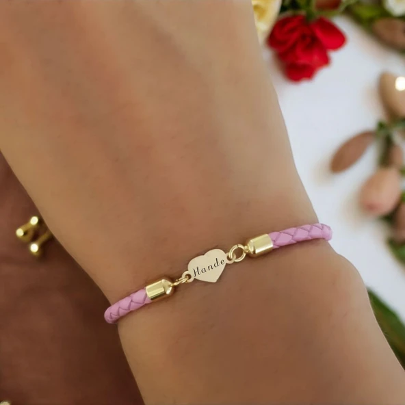İsme Özel Kalp Motifli Doğal Pembe Derili 14 Ayar Altın Plakalı Hediye Bileklik-473 - Resim 2