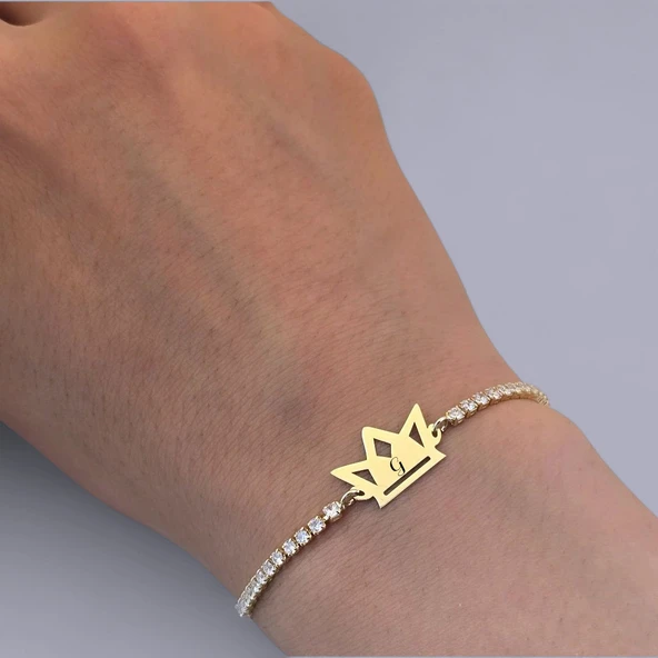 Harfe Özel Zincirli 14 Ayar Altın Plakalı Taç Motifli Beyaz Taş Desenli Hediye Bileklik-471 - Resim 3