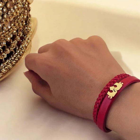 Harfe Özel 14 Ayar Altın Plakalı Taç Figürlü Koyu Kırmızı Derili Hediye Bileklik-470 - Resim 2