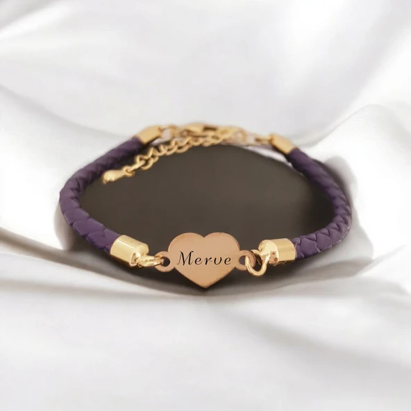 İsme Özel Kalp Figürlü Doğal Mor Derili 14 Ayar Altın Plakalı Hediye Bileklik-472 ürün görseli