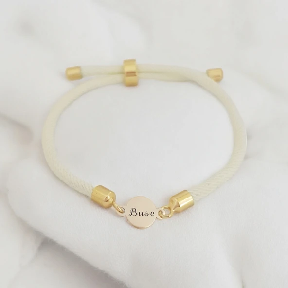 İsme Özel Yuvarlak Figürlü Beyaz Örgü İpli 14 Ayar Altın Plakalı Hediye Bileklik-476 ürün görseli
