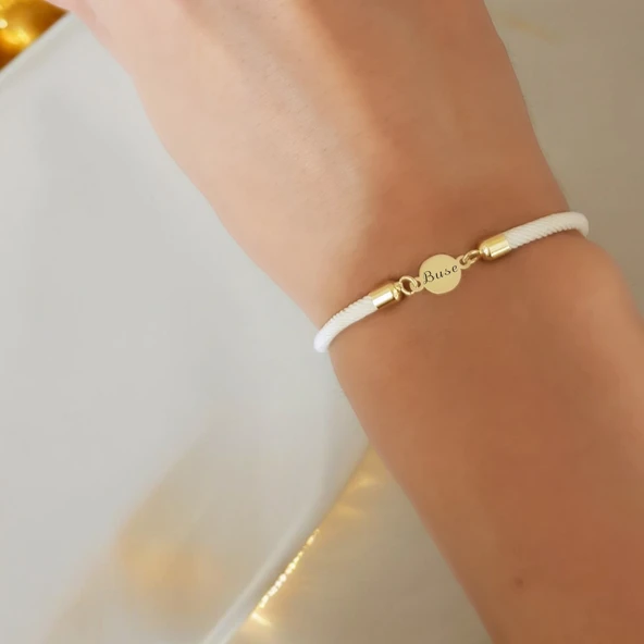 İsme Özel Yuvarlak Figürlü Beyaz Örgü İpli 14 Ayar Altın Plakalı Hediye Bileklik-476 - Resim 2