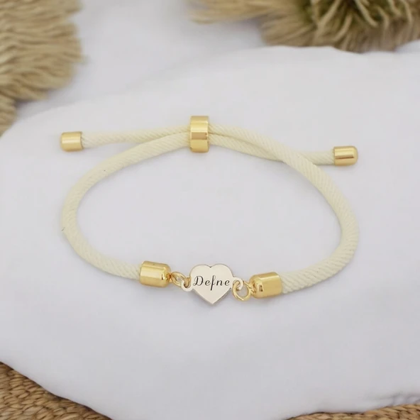 İsme Özel Kalp Figürlü Beyaz İpek Örgülü 14 Ayar Altın Plakalı Hediye Bileklik-478 ürün görseli