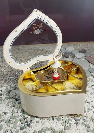 Kalp Şeklinde Balerin Müzik Kutusu ürün görseli 1