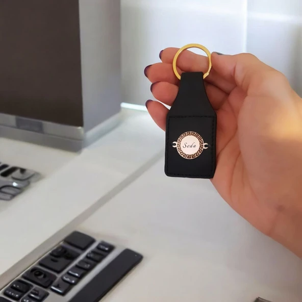 İsme Özel Yuvarlak Motifli Doğal Siyah Derili 14 Ayar Altın Plakalı Hediyelik Anahtarlık-486 - Resim 2