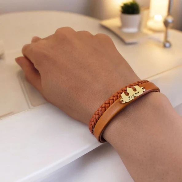 İsme Özel Taç Figürlü Hakiki Kahverengi Derili 14 Ayar Altın Plakalı Hediye Bileklik-491 - Resim 3