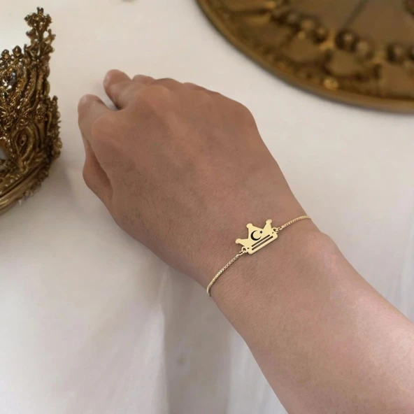 Sembole Özel Altın Renkli Zincirli 14 Ayar Altın Plakalı Taç Motifli Hediye Bileklik-492 - Resim 3