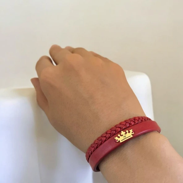 Harfe Özel 14 Ayar Altın Plakalı Taç Figürlü Doğal Bordo Derili Hediye Bileklik-493 - Resim 2