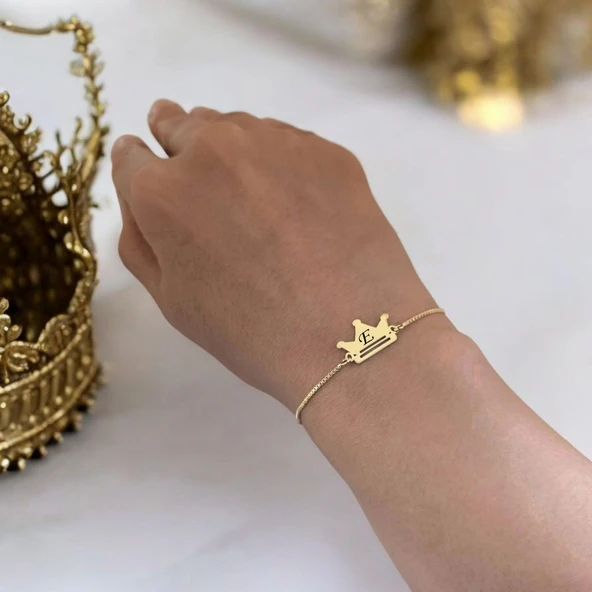 Harfe Özel 14 Ayar Altın Plakalı Taç Motifli Altın Renkli Zincirli Hediye Bileklik-492 - Resim 3