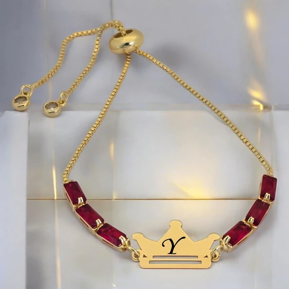 Harfe Özel 14 Ayar Altın Plakalı Taç Figürlü Kırmızı Taş Desenli Zincirli Hediye Bileklik-496 ürün görseli