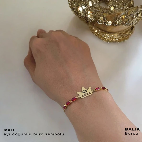 Burca Özel Taç Figürlü Kırmızı Taş Desenli Zincirli 14 Ayar Altın Plakalı Hediye Bileklik-496 - Resim 3