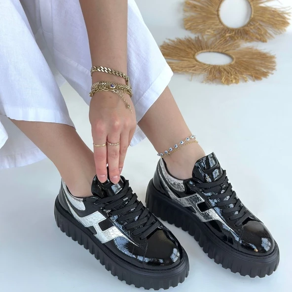 Gesti Siyah Rugan Gümüş Detaylı Bağcıklı Spor Ayakkabı - Resim 3