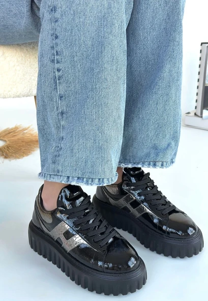 Gesti Siyah Rugan Platin Detaylı Bağcıklı Spor Ayakkabı - Resim 3