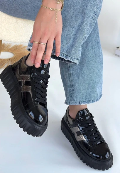 Gesti Siyah Rugan Platin Detaylı Bağcıklı Spor Ayakkabı - Resim 2