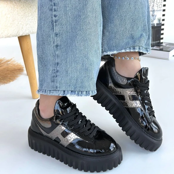 Gesti Siyah Rugan Platin Detaylı Bağcıklı Spor Ayakkabı - Resim 4