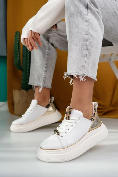 Jista Beyaz Cilt Bağcıklı Spor Ayakkabı ürün görseli