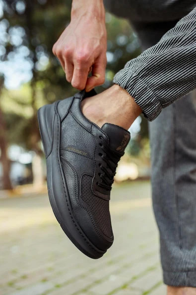 Günlük Ayakkabı Siyah (Siyah Taban) ürün görseli