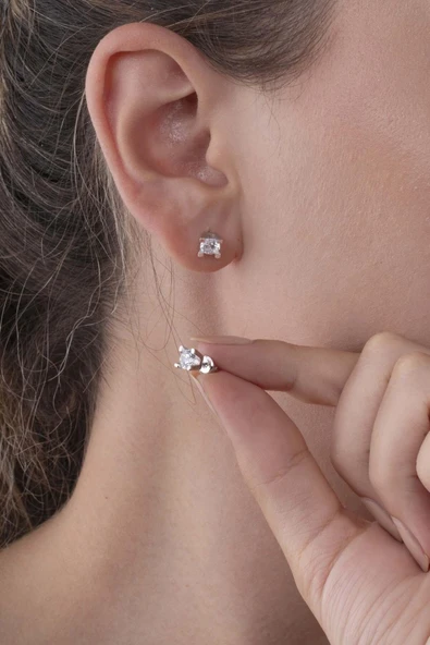 Gümüş Pazarım 4 Tırnaklı Pırlanta Montür Gümüş Kadın Tektaş Küpe