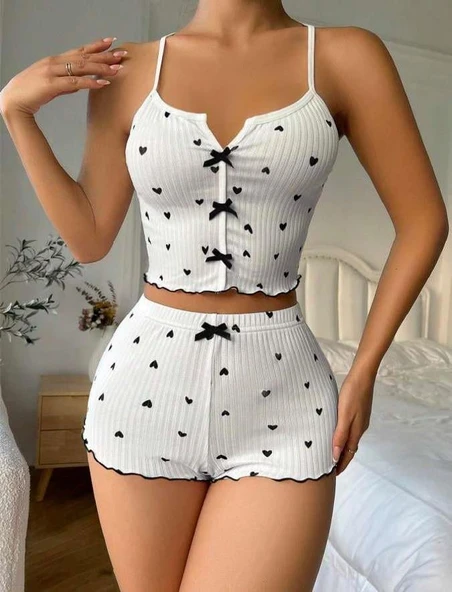 Bicomi Beyaz Üstüne Siyah Kalp Desenli Askılı Şortlu Pijama Takımı - Resim 2