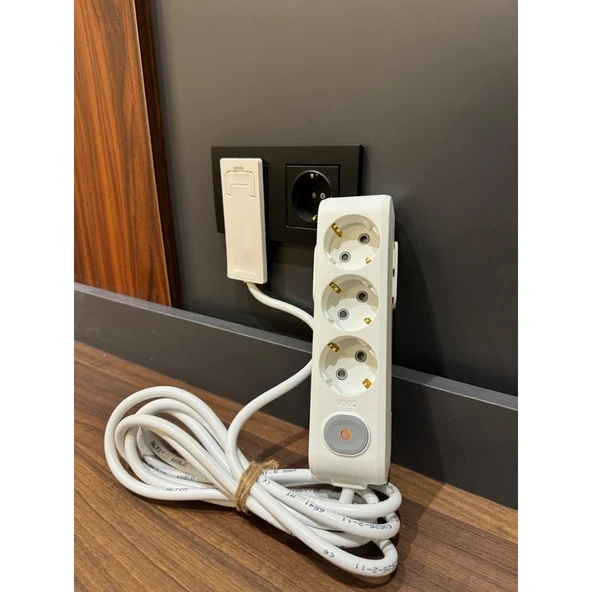 Viko Ultra İnce Fişli Uzatma Kablosu 3,lü 1.5m Dar Alanlarda Yerden Maksimum Tasarruf ürün görseli