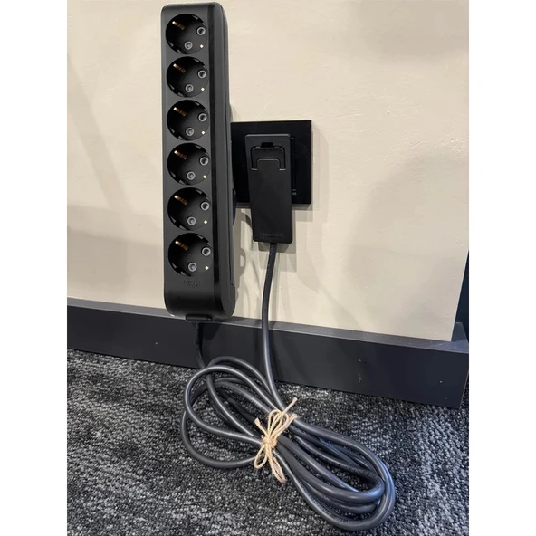 Viko Uzatma Kablosu Siyah 6’lı (1.5 m)Ultra İnce Fiş - Dar Alanlarda Maksimum Yer Tasarrufu Sağlar. ürün görseli