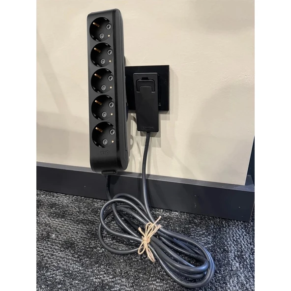 Viko Uzatma Kablosu Siyah 5’li (1.5 m)Ultra İnce Fiş - Dar Alanlarda Maksimum Yer Tasarrufu Sağlar. ürün görseli