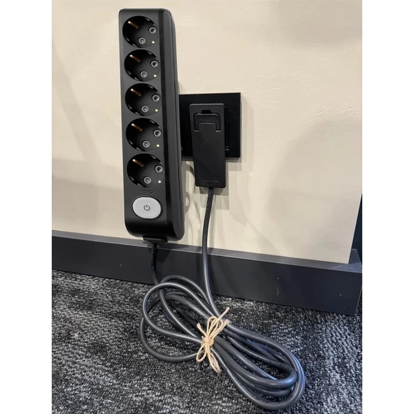 Viko Ultra İnce Fişli Uzatma Kablosu Siyah 5’li Anahtarlı (1.5 m) – Dar Alanlar İçin Pratik Çözüm ürün görseli