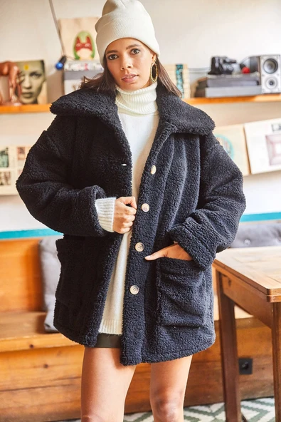Kadın Siyah Düğmeli Cepli Astarsız Oversize Peluş Ceket CKT-19000328 - Resim 3