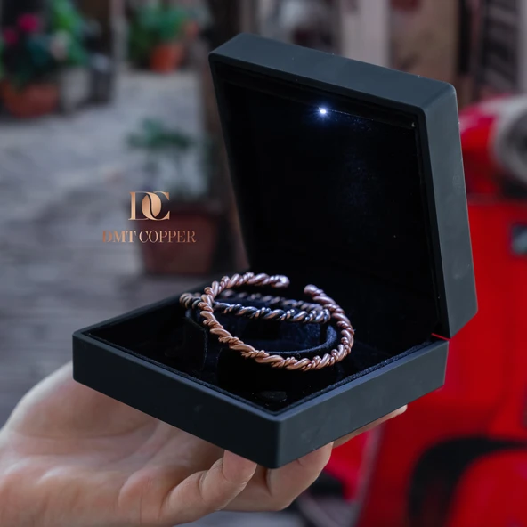 Dmt Copper Home %100 El Yapımı Bakır Bileklik,Doğal Antibakteriyel Bakır Bileklik, Sağlık Dostu 2 Lİ TAKIM IŞIKLI KUTULU - 1