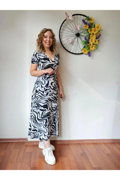 V Yaka Kısa Kollu Zebra Uzun Yırtmaçlı Elbise - Resim 3