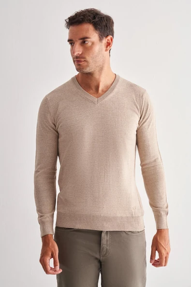 Açık Bej V Yaka Uzun Kol Cepsiz Comfort Fit Classic Yünlü Triko Kazak 1012255002